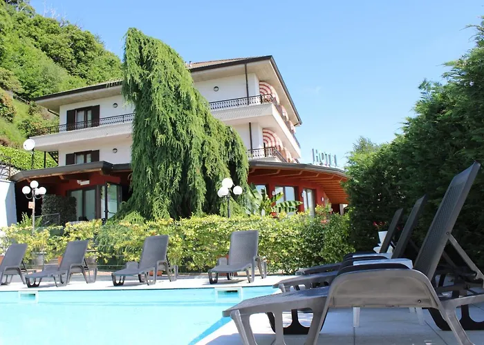 Lo Scoiattolo Hotel Massino Visconti photo