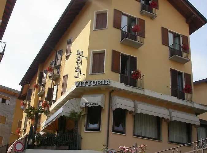 Hotel Ristorante Vittoria Gignese photo